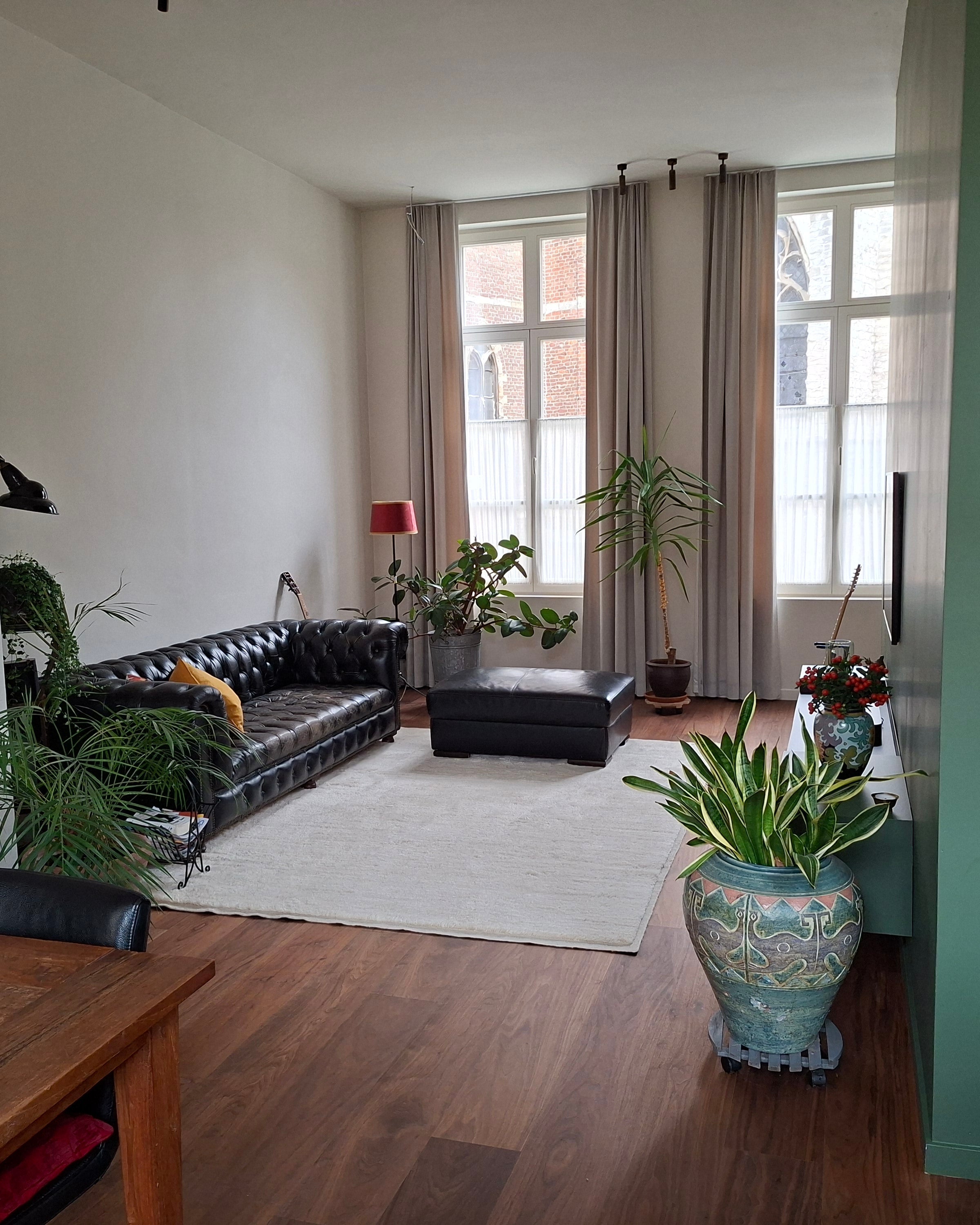 Hand-knotted Pakistani high pile rug “Grid Pure White” custom made for a living room in Lier by Ashtari Carpets. Soft white texture and elegant design.