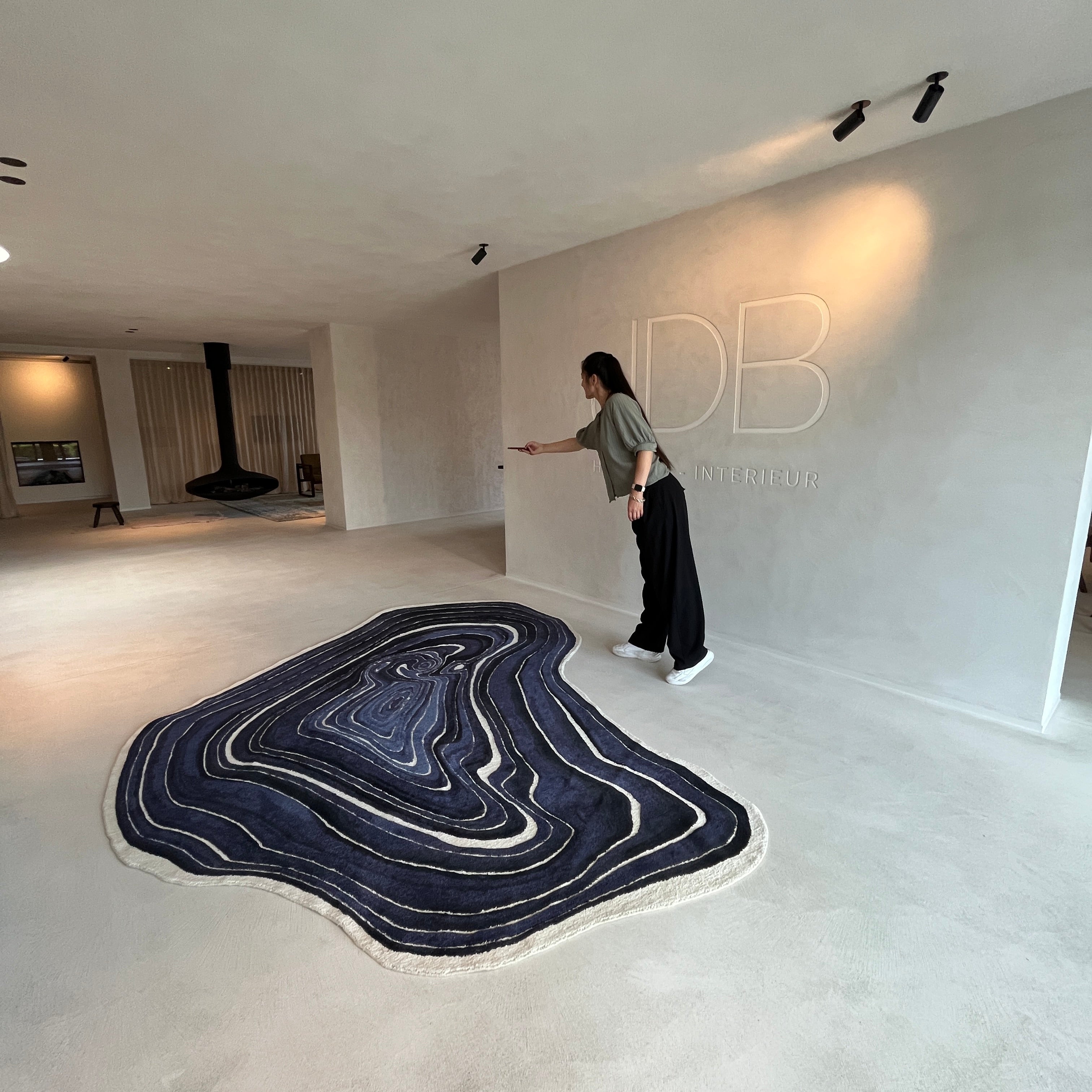 blue agate nr. 1 by wendy guns for ashtari carpets hand knotetd tibetan rug bamboo allo silk wool