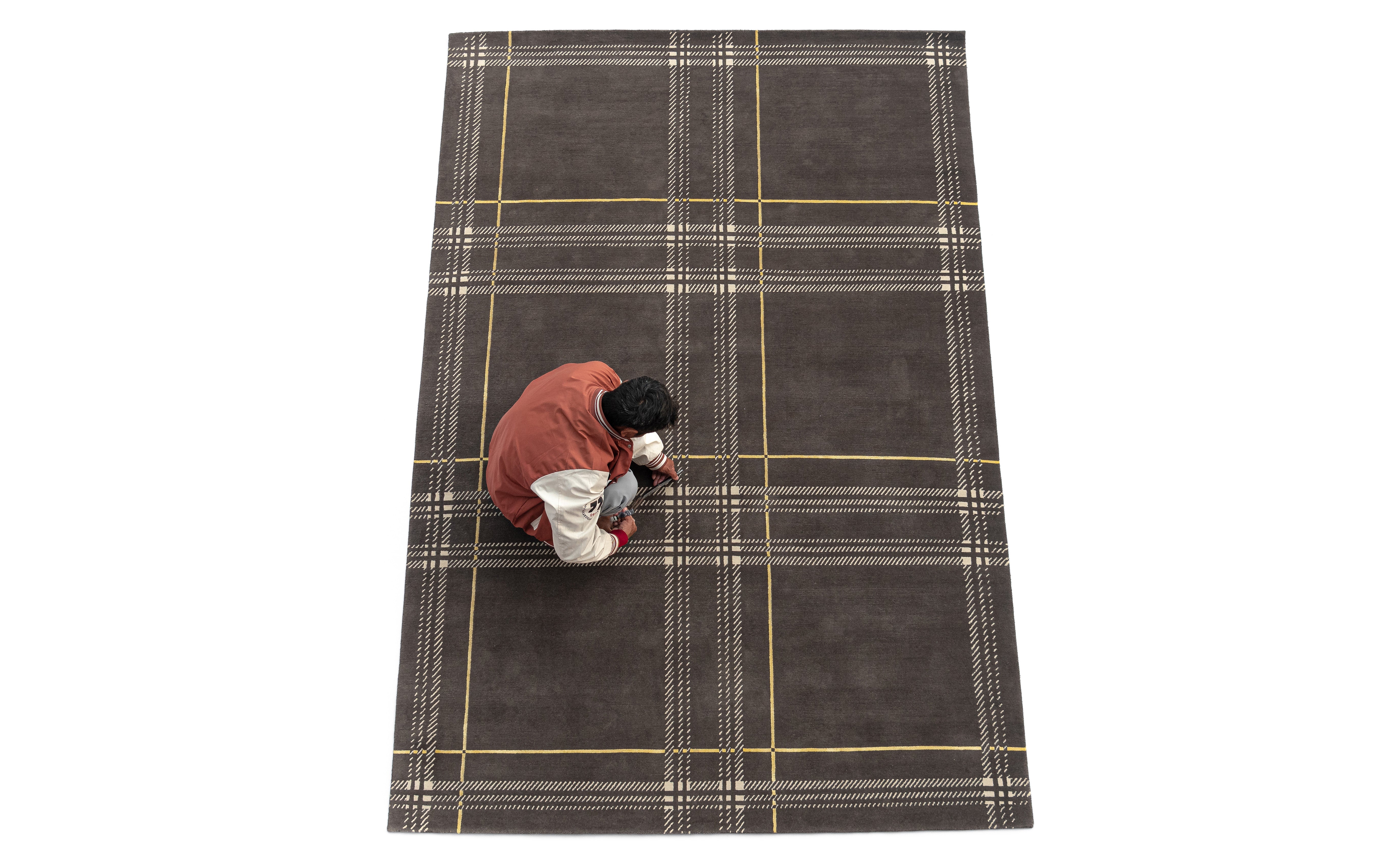 Léon Stynen écossais rug collection – handcrafted Tibetan wool and silk rugs with refined checkered design inspired by Antwerp archives.