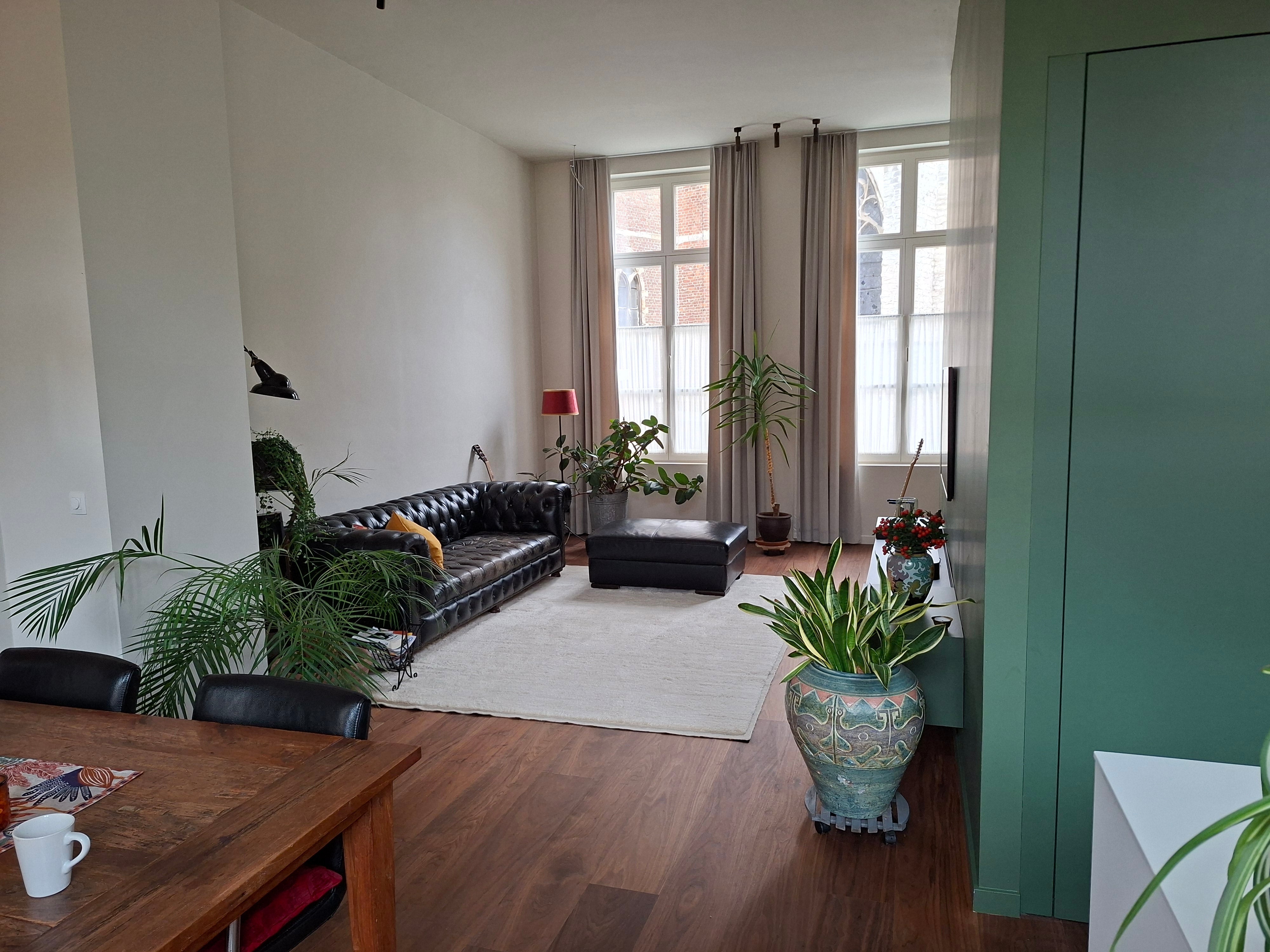 Hand-knotted Pakistani high pile rug “Grid Pure White” custom made for a living room in Lier by Ashtari Carpets. Soft white texture and elegant design.